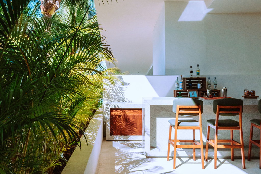 Pourquoi choisir un ensemble mange-debout dans votre jardin ?